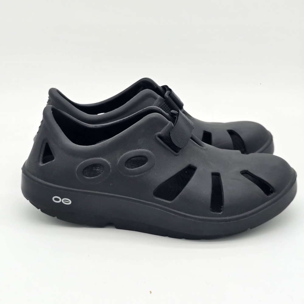 Oofos OOCloog Recovery Shoes Black Adjustable Strap Men 6 Women 8 EU 39
